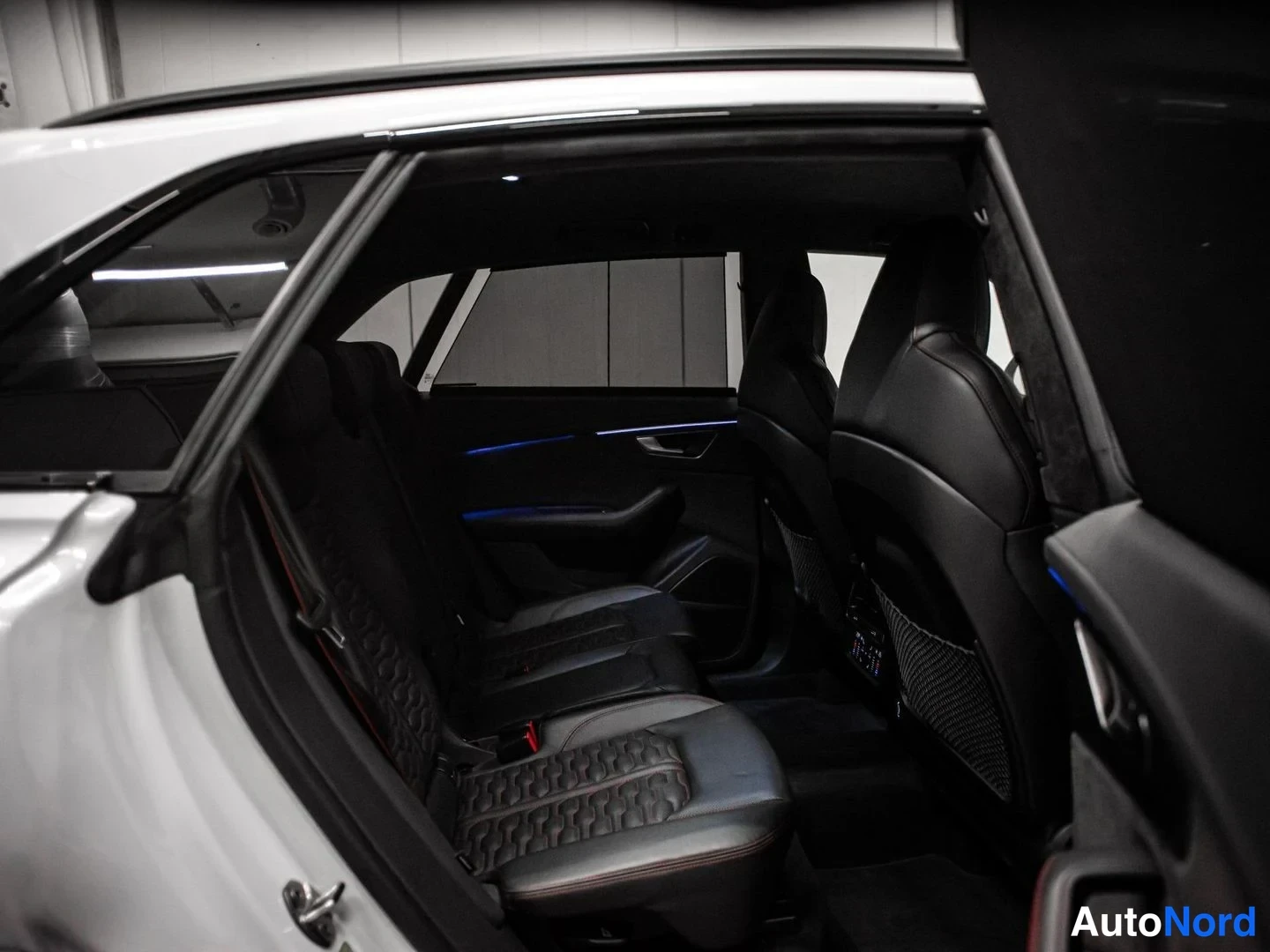 Valkoinen Audi RS Q8 2020, takaistuimet, kuva 13
