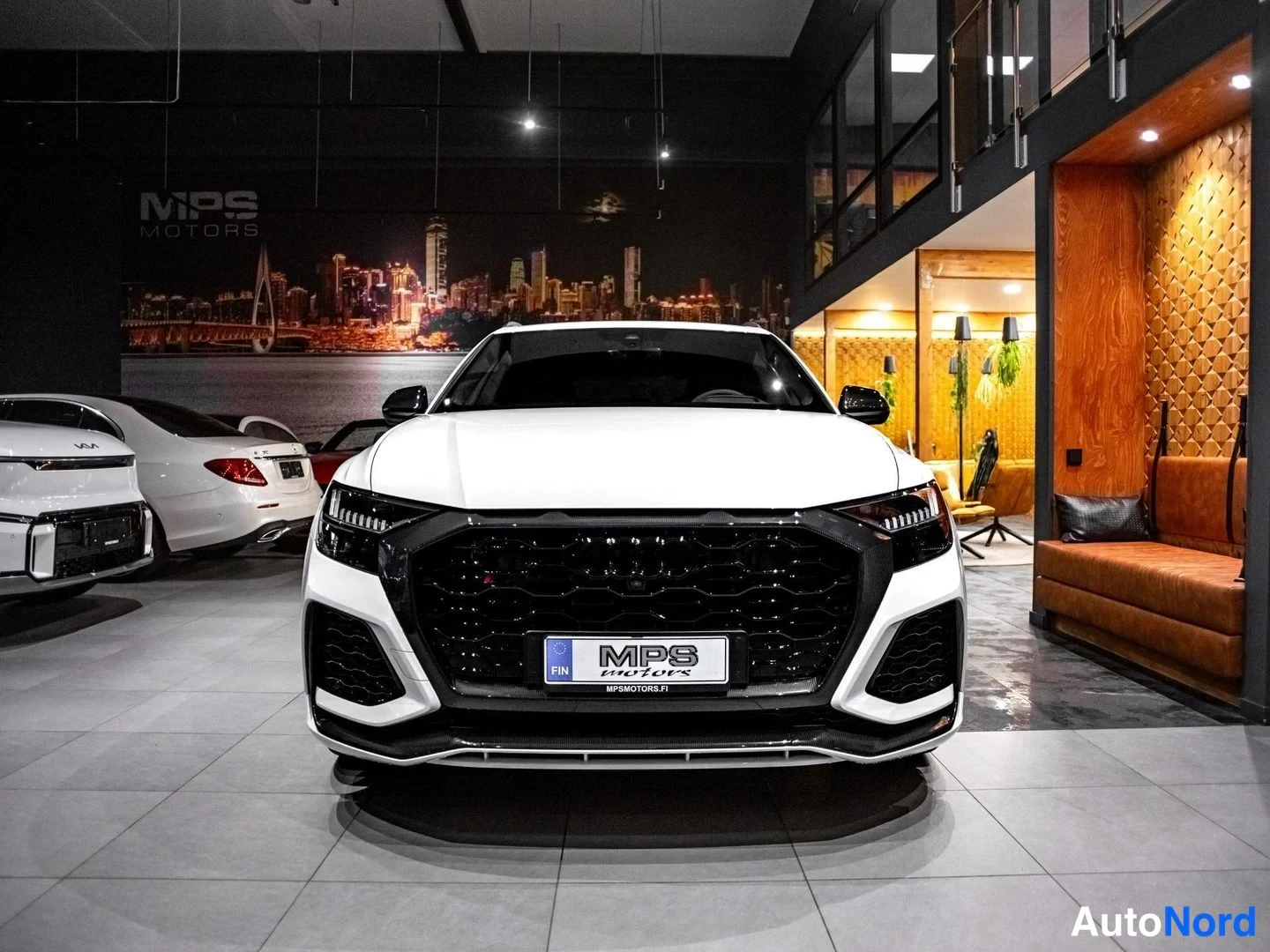 Valkoinen Audi RS Q8 2020, edestä, kuva 5