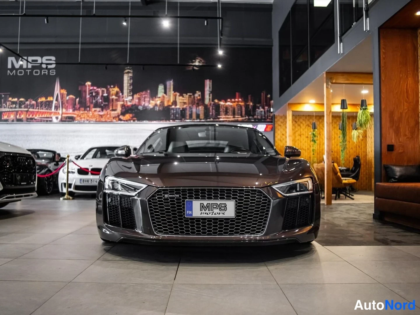 Ruskea Audi R8 2017, edestä, kuva 7