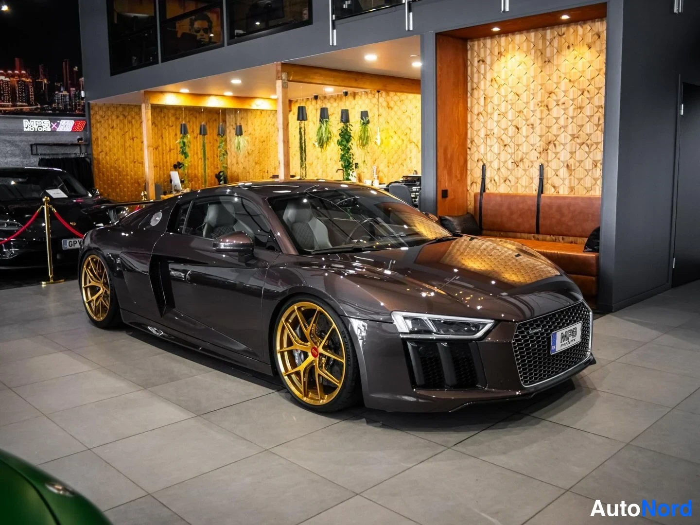 Ruskea Audi R8 2017, etuviisto, keula oikealle, kuva 3