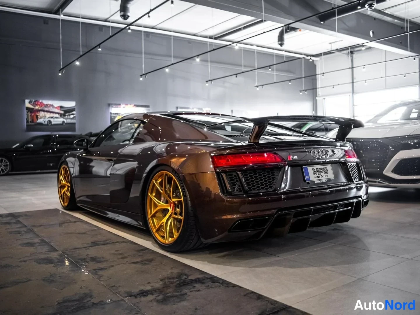 Ruskea Audi R8 2017, takaviisto, kuva 9