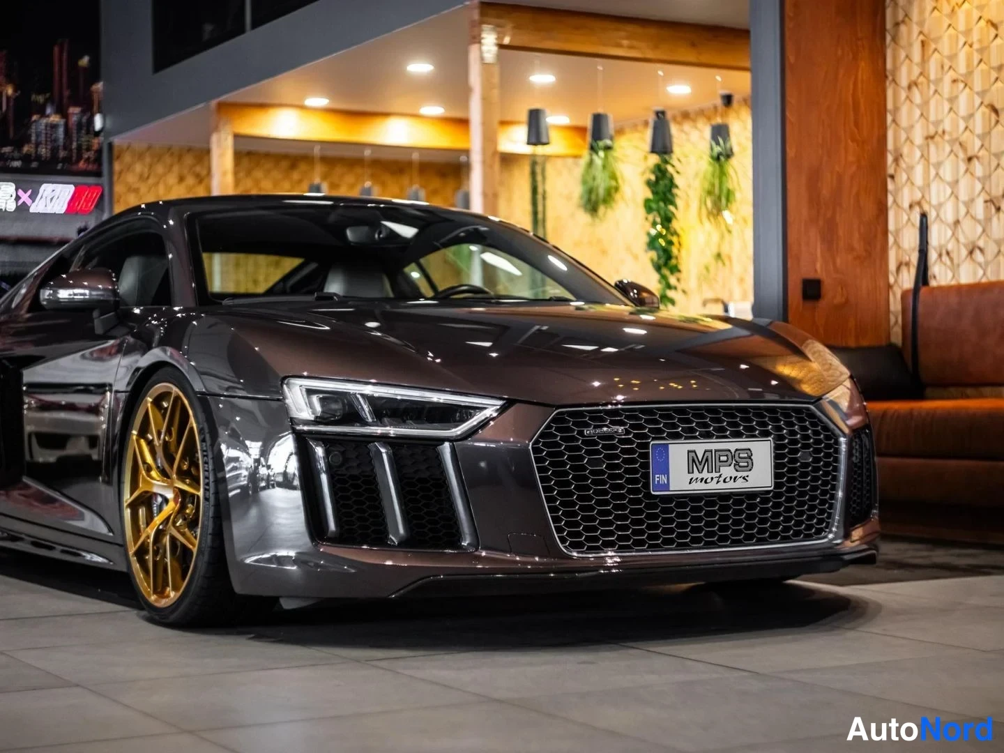 Ruskea Audi R8 2017, etuviisto, keula oikealle, kuva 4