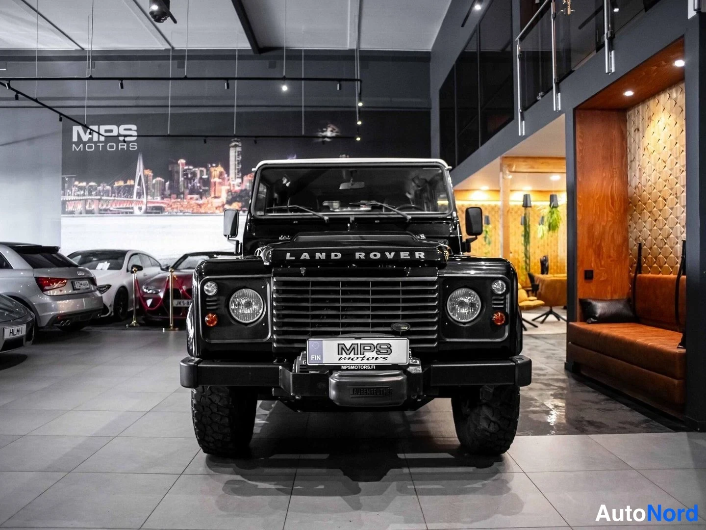 Musta Land Rover Defender 110 2009, edestä, kuva 5