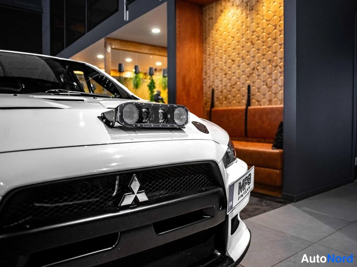 Valkoinen Mitsubishi Lancer 2009, yksityiskohta, kuva 12