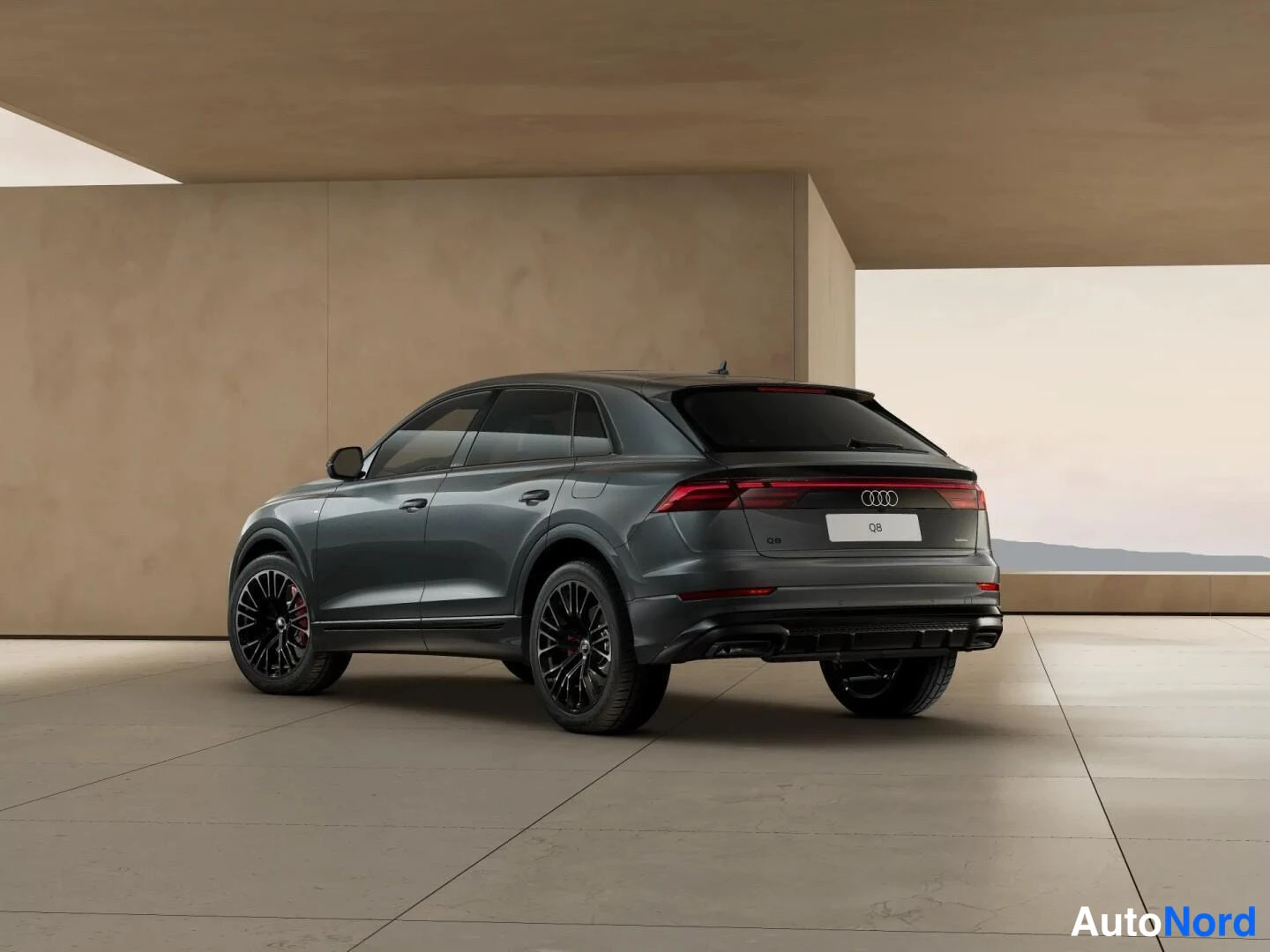 Harmaa Audi Q8 2026, takaviisto, kuva 2