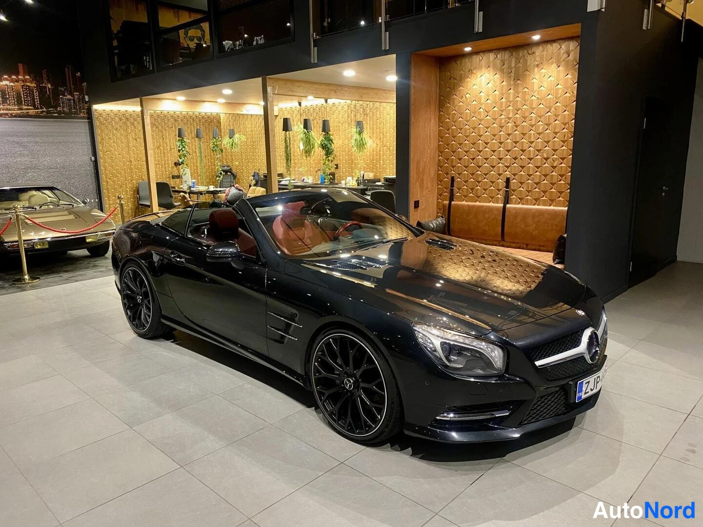 Harmaa Mercedes-Benz SL 500 2012, etuviisto, keula oikealle, kuva 4