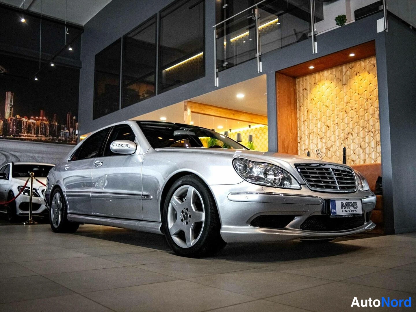 Hopea Mercedes-Benz S 600 2004, etuviisto, keula oikealle, kuva 2