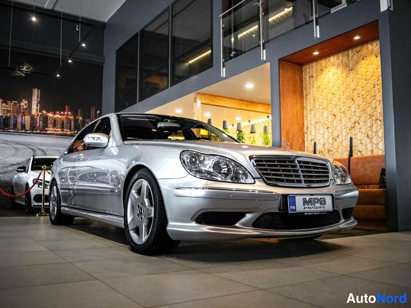 Hopea Mercedes-Benz S 600 2004, etuviisto, keula oikealle, kuva 3