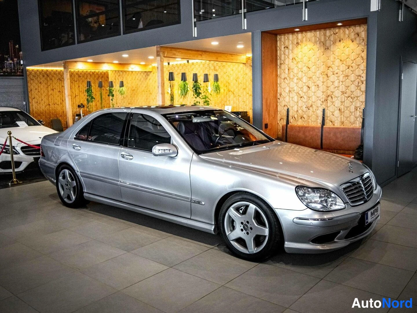 Hopea Mercedes-Benz S 600 2004, etuviisto, keula oikealle, kuva 4