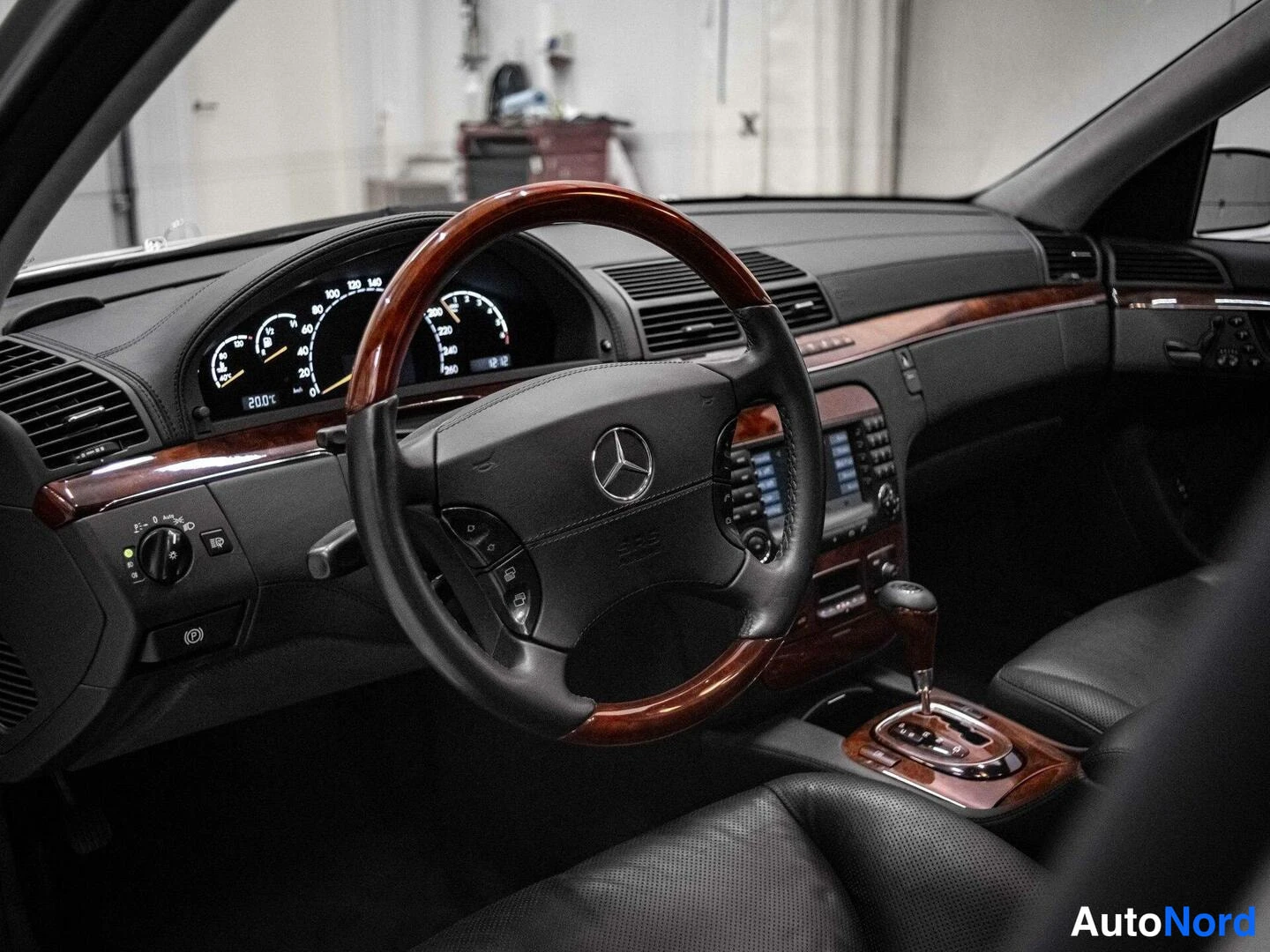 Hopea Mercedes-Benz S 600 2004, ohjaamo, kuva 8