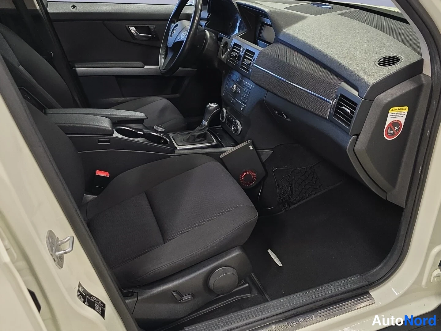 Valkoinen Mercedes-Benz GLK 2010, ohjaamo, kuva 12