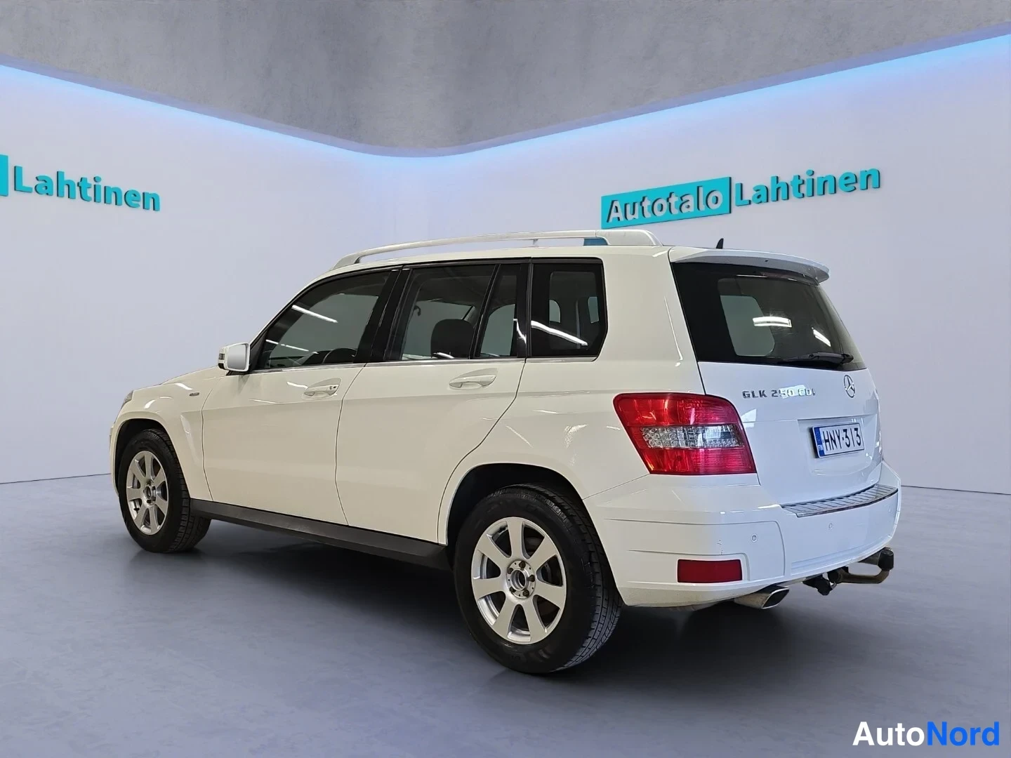 Valkoinen Mercedes-Benz GLK 2010, takaviisto, kuva 6