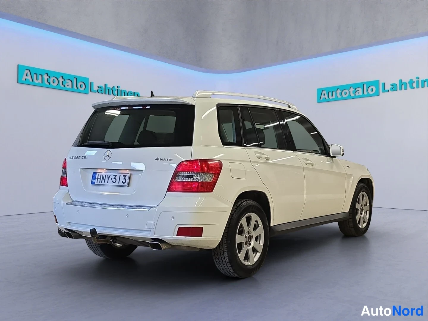 Valkoinen Mercedes-Benz GLK 2010, takaviisto, kuva 7