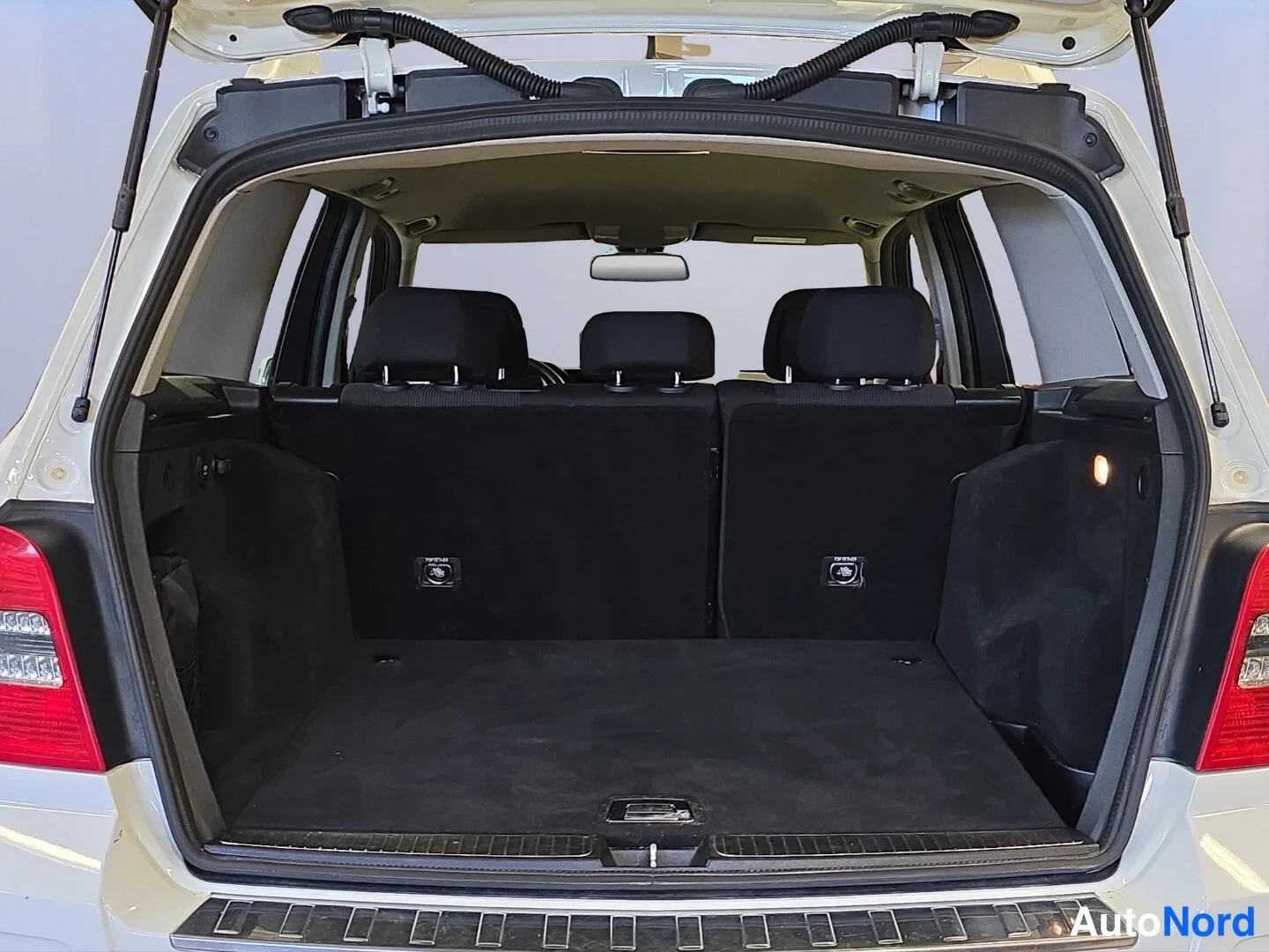 Valkoinen Mercedes-Benz GLK 2010, tavaratila, kuva 15