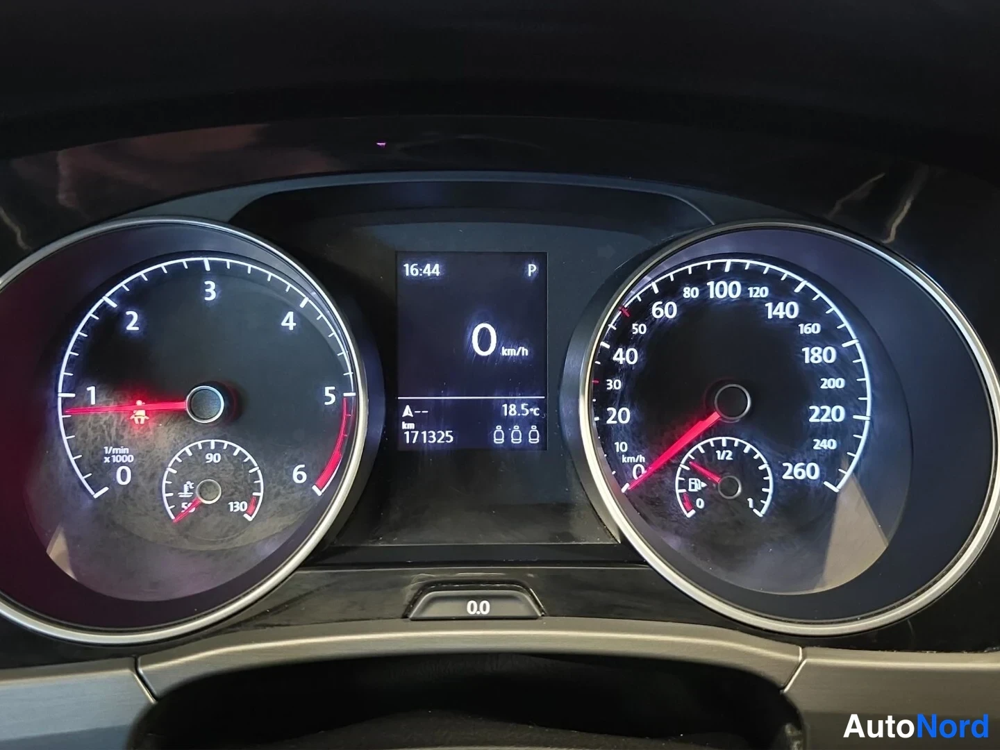 Hopea Volkswagen Touran 2017, yksityiskohta, kuva 15