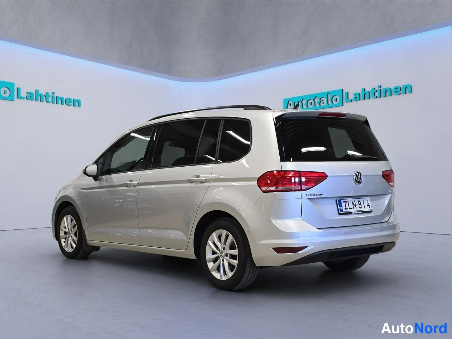 Hopea Volkswagen Touran 2017, takaviisto, kuva 5