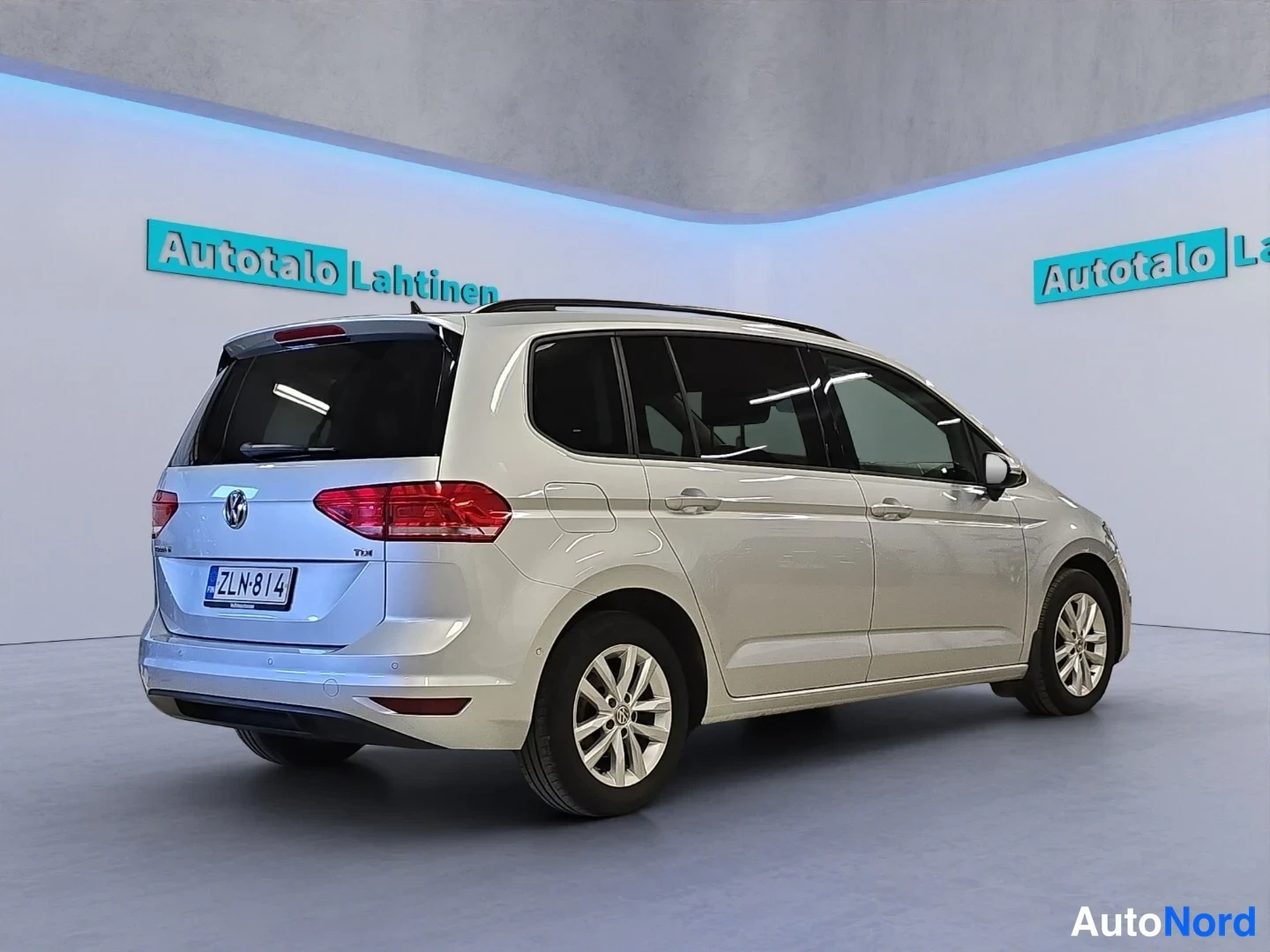 Hopea Volkswagen Touran 2017, takaviisto, kuva 6