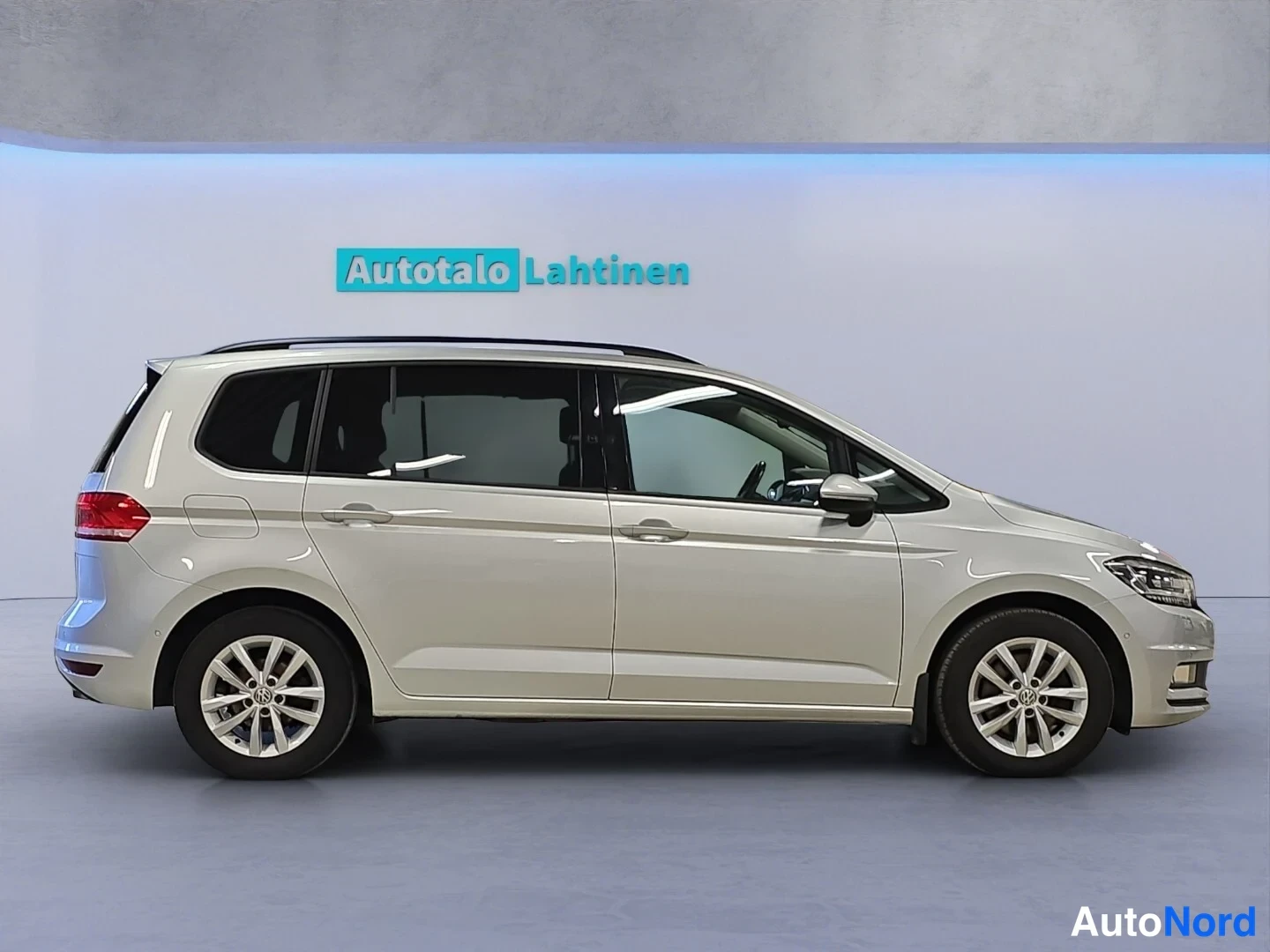 Hopea Volkswagen Touran 2017, takaviisto, kuva 7