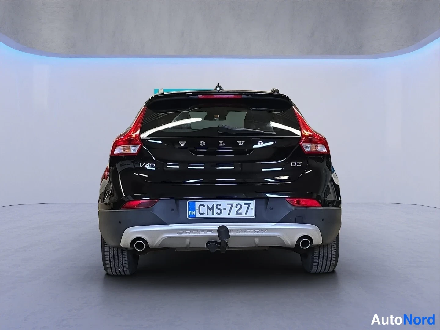 Musta Volvo V40 Cross Country 2016, takaa, kuva 8