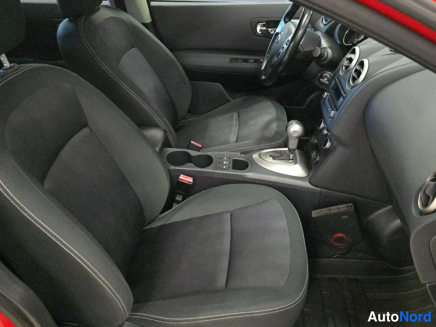 Röd Nissan Qashqai 2012, framsäten, bild 12