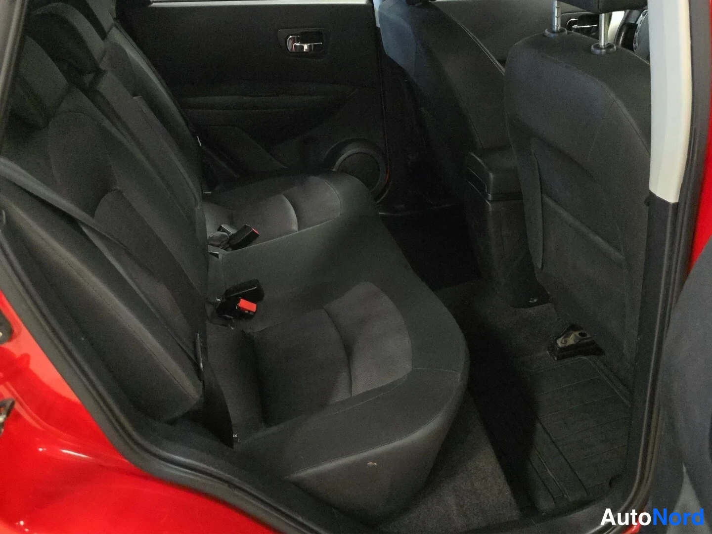 Röd Nissan Qashqai 2012, baksäten, bild 13