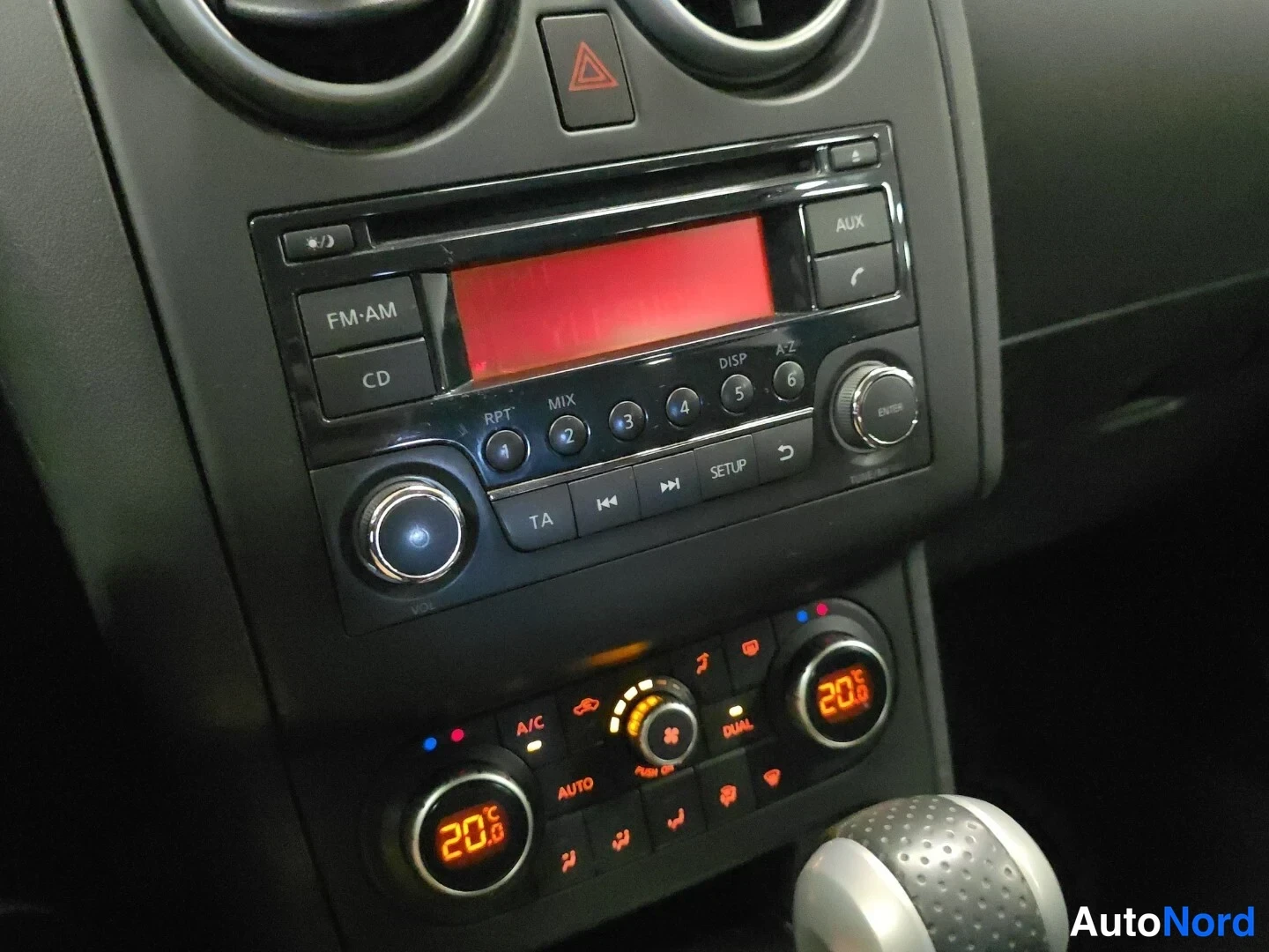 Röd Nissan Qashqai 2012, detalj, bild 17