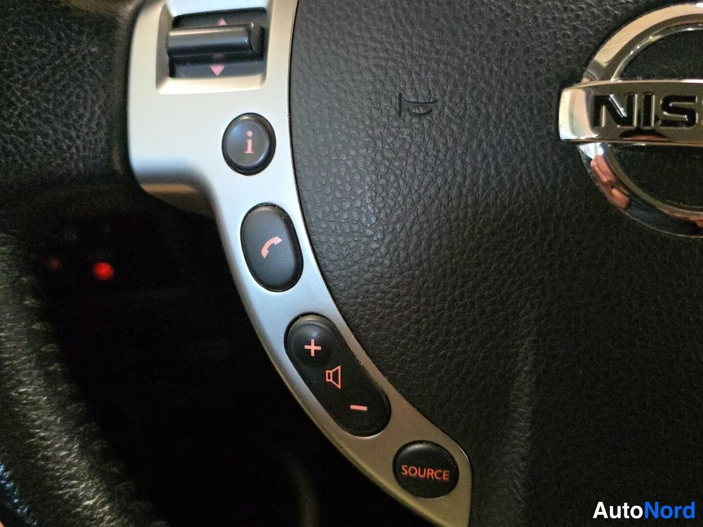 Röd Nissan Qashqai 2012, detalj, bild 19