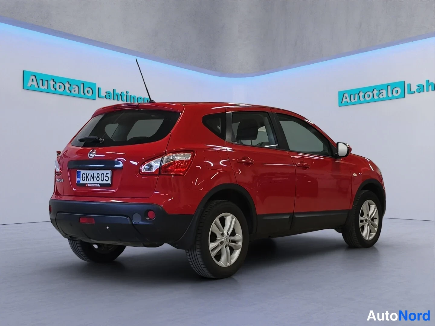 Röd Nissan Qashqai 2012, snett bakifrån, bild 7