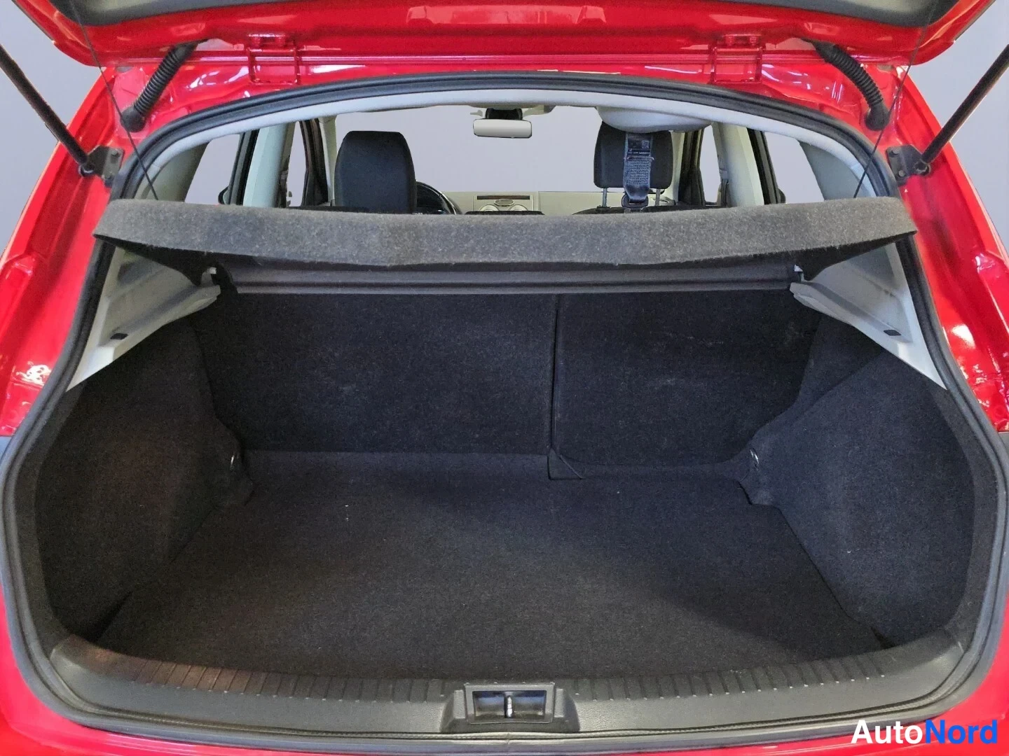 Röd Nissan Qashqai 2012, bagageutrymme, bild 14