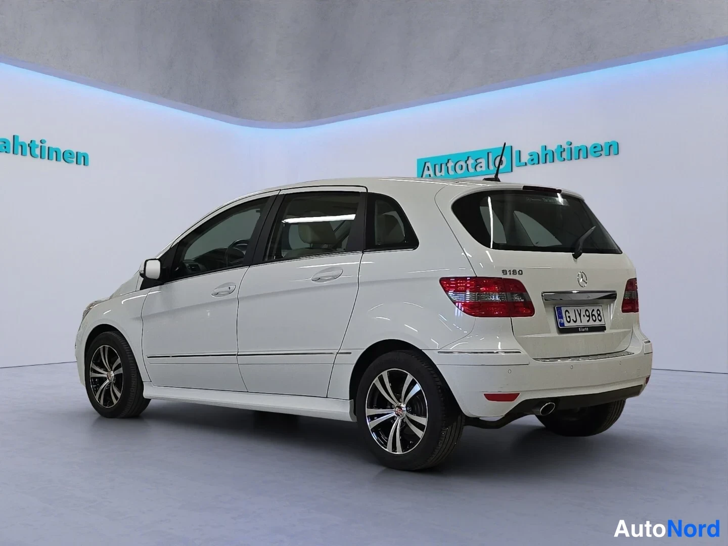 Valkoinen Mercedes-Benz B 2011, takaviisto, kuva 6