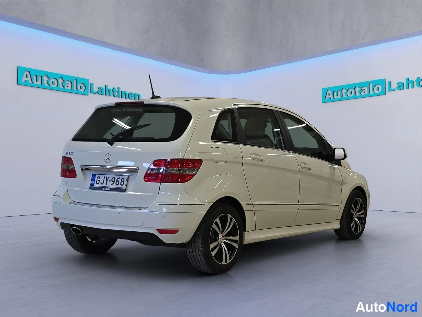 Valkoinen Mercedes-Benz B 2011, takaviisto, kuva 7