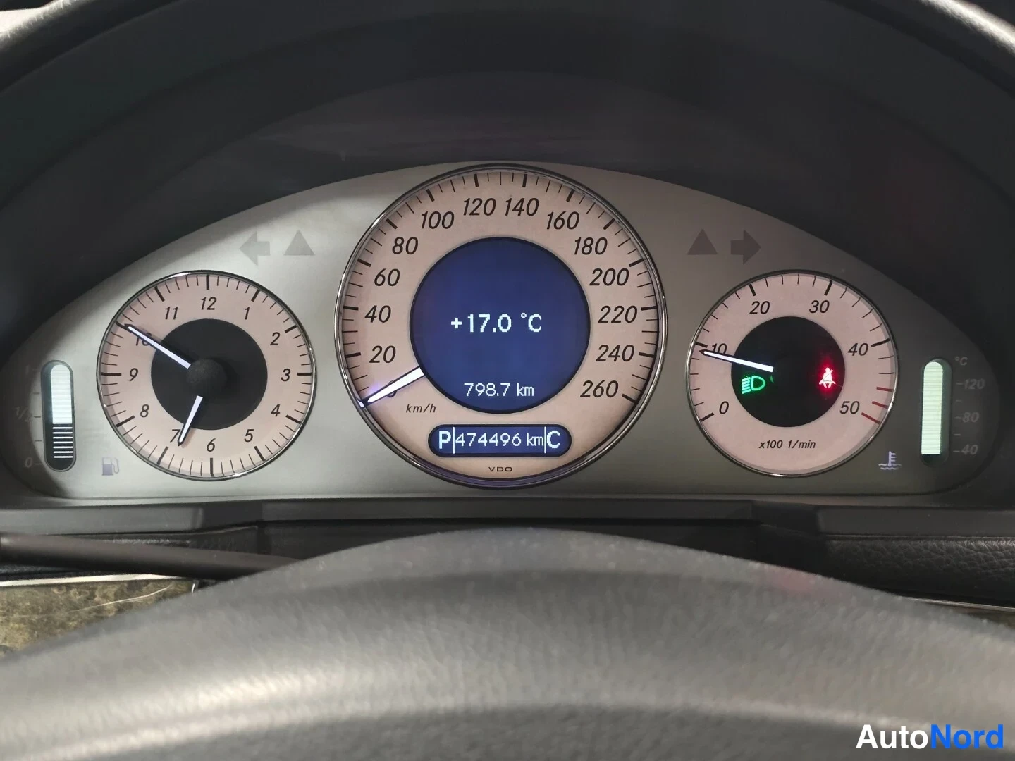 Harmaa Mercedes-Benz E 2006, yksityiskohta, kuva 16