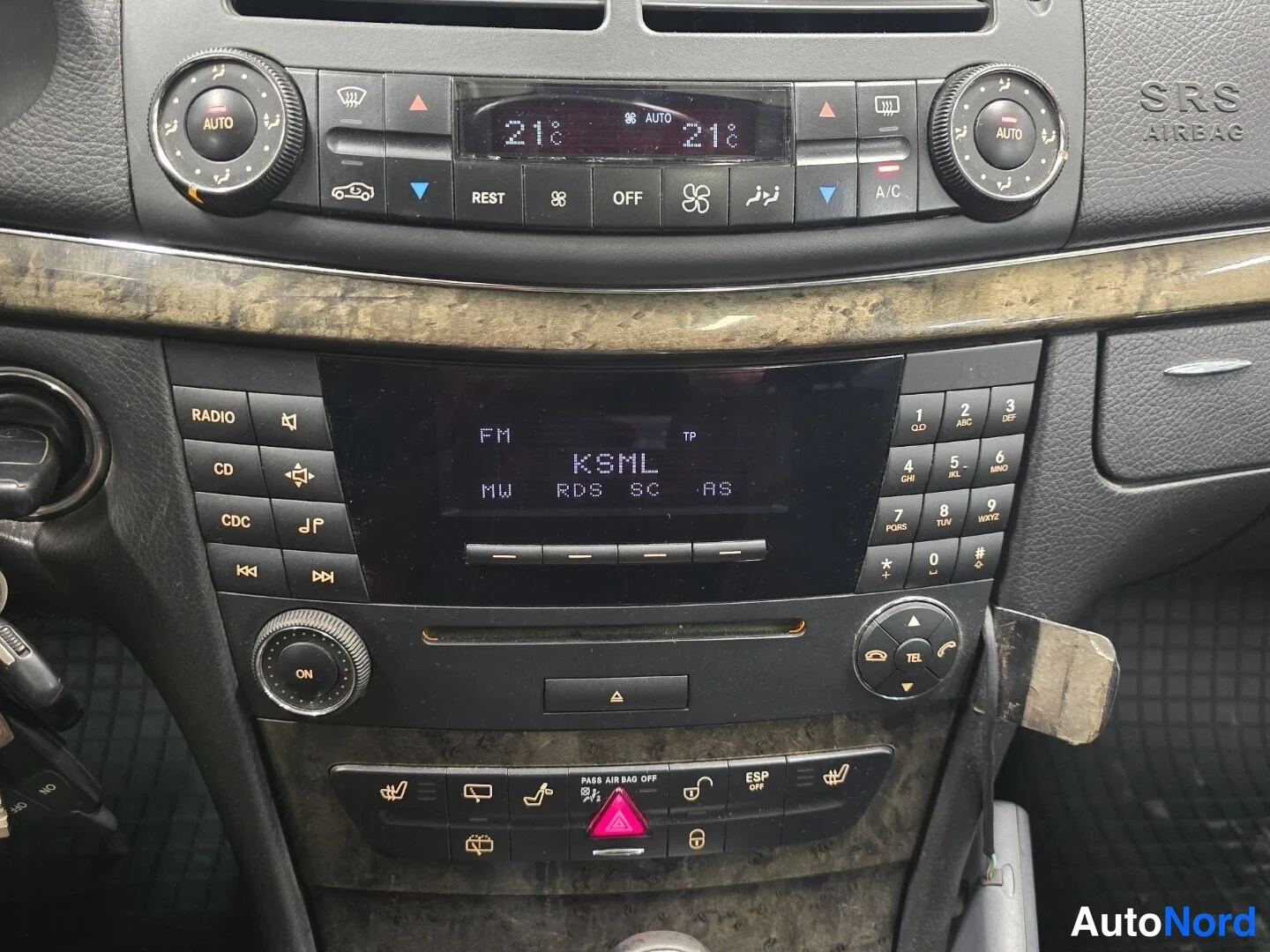 Harmaa Mercedes-Benz E 2006, yksityiskohta, kuva 18