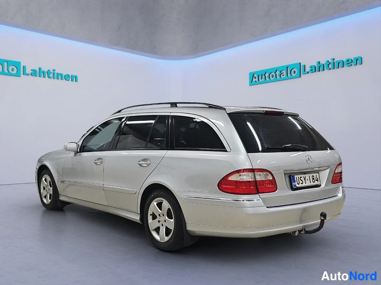 Harmaa Mercedes-Benz E 2006, takaviisto, kuva 6