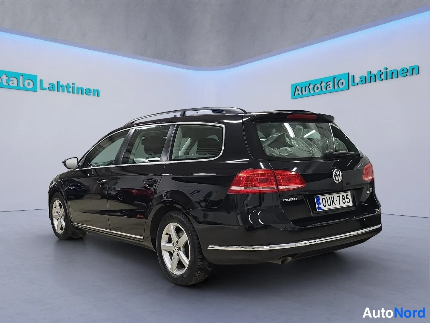 Musta Volkswagen Passat 2014, takaviisto, kuva 6