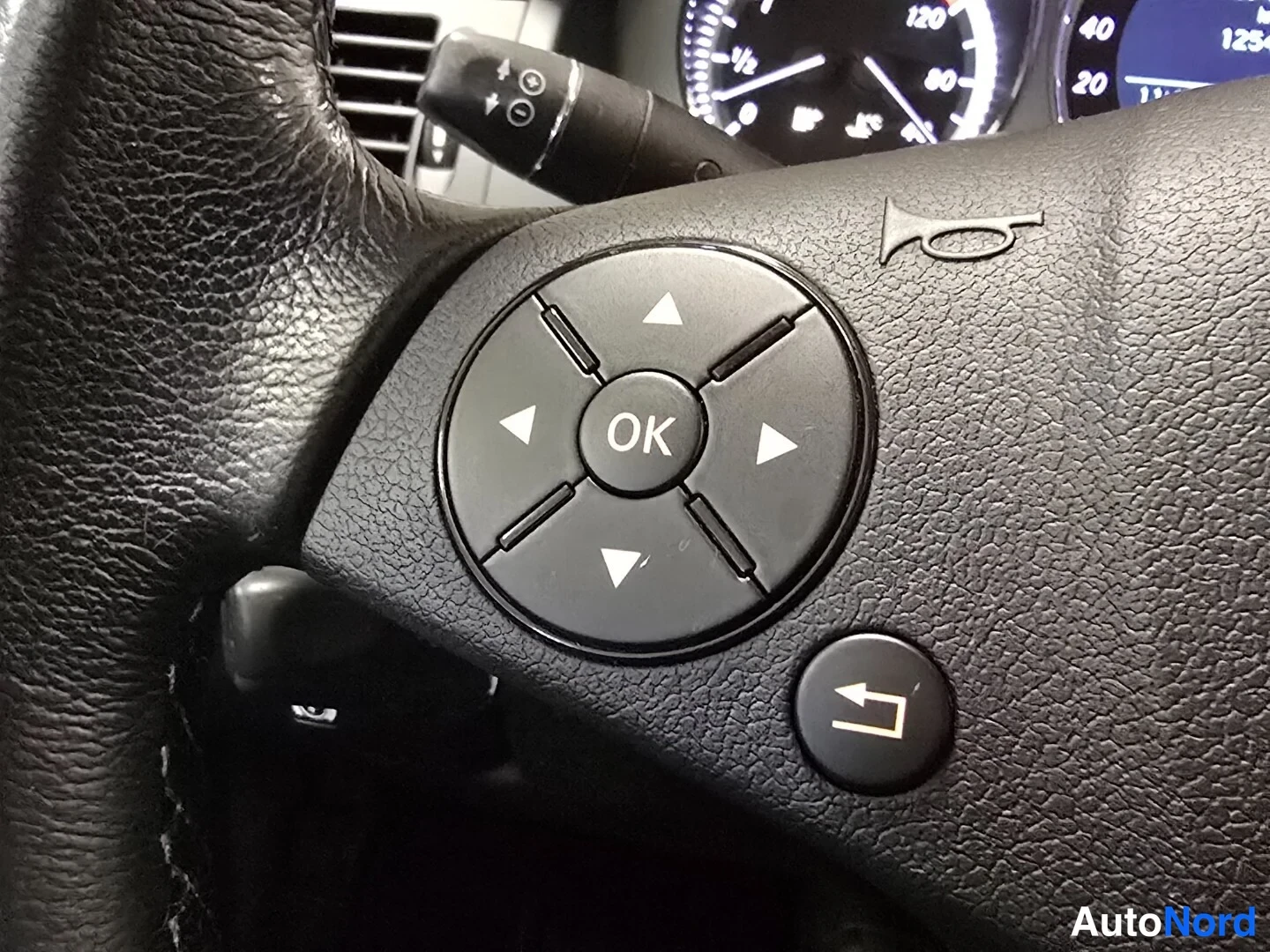 Grey Mercedes-Benz C 2009, detail, photo 19