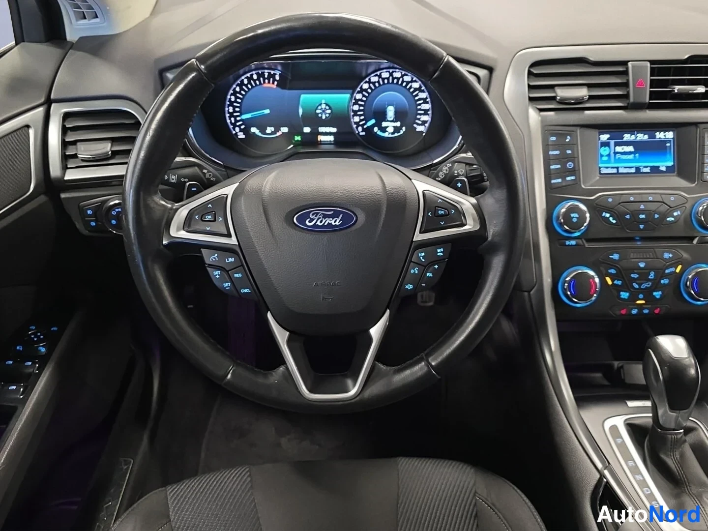 Sininen Ford Mondeo 2015, yksityiskohta, kuva 14