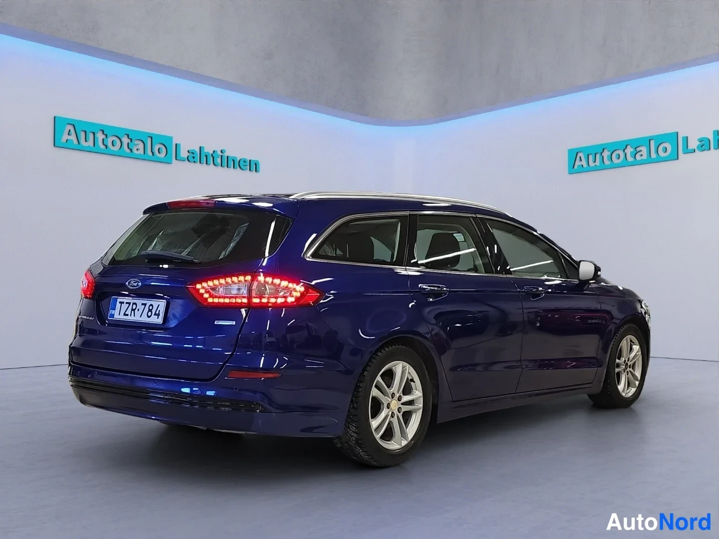 Sininen Ford Mondeo 2015, takaviisto, kuva 7