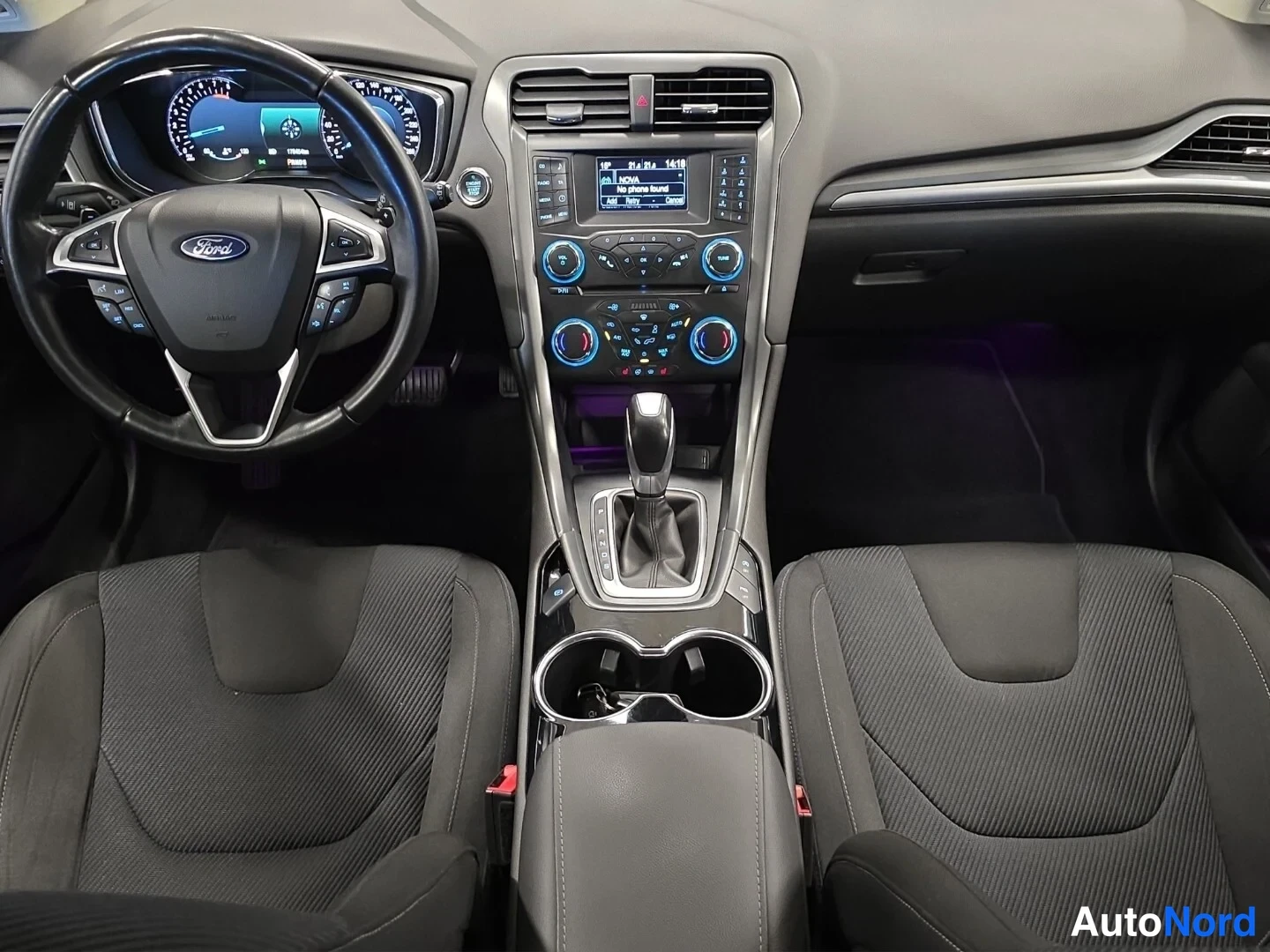 Sininen Ford Mondeo 2015, ohjaamo, kuva 9