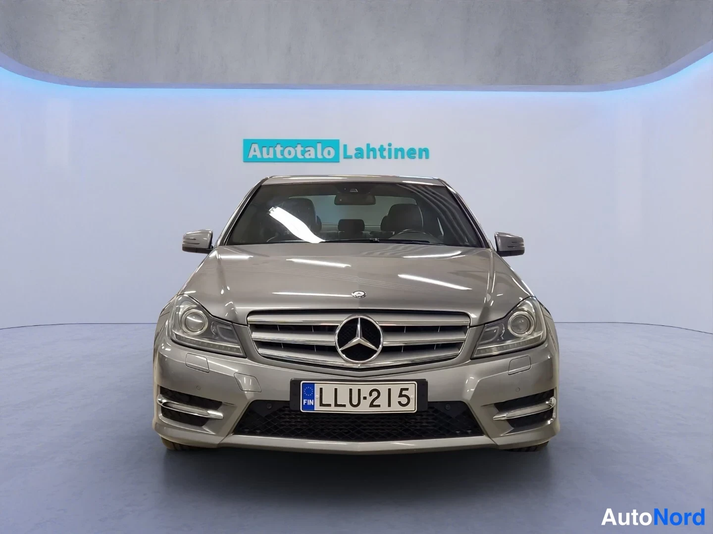 Harmaa Mercedes-Benz C 2012, edestä, kuva 3