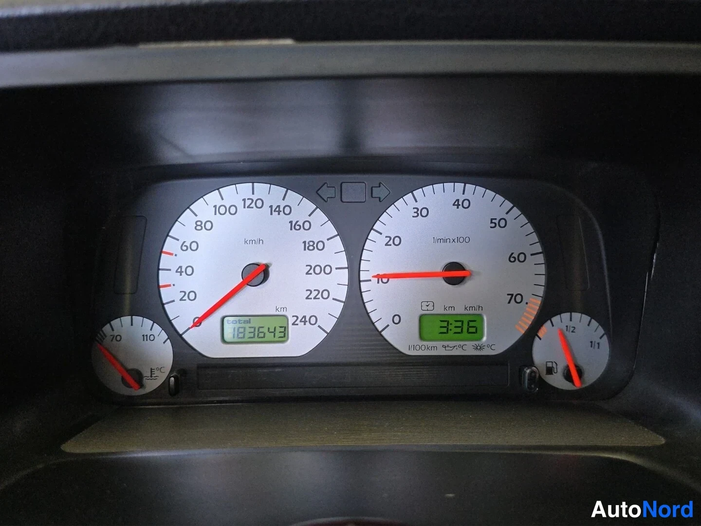 Grå Volkswagen Golf 1996, detalj, bild 18
