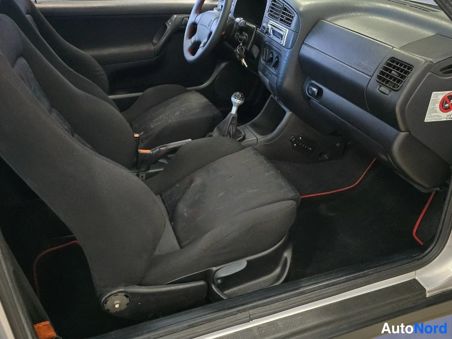 Grå Volkswagen Golf 1996, framsäten, bild 12