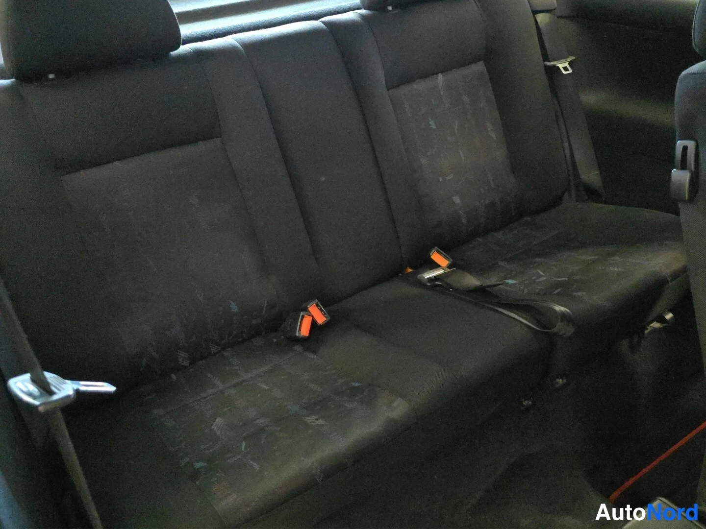 Grå Volkswagen Golf 1996, baksäten, bild 14