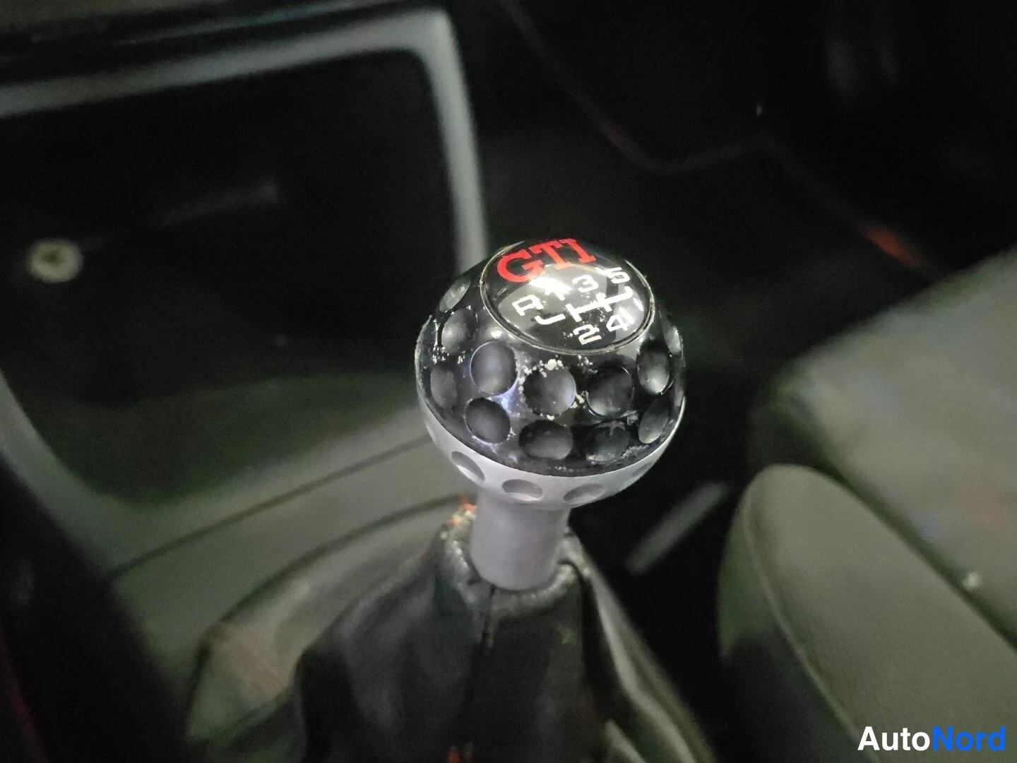 Grå Volkswagen Golf 1996, detalj, bild 22