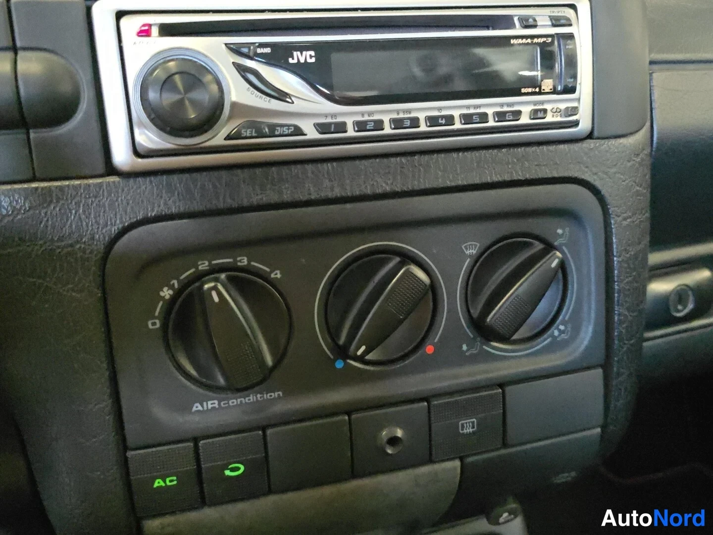 Grå Volkswagen Golf 1996, detalj, bild 21