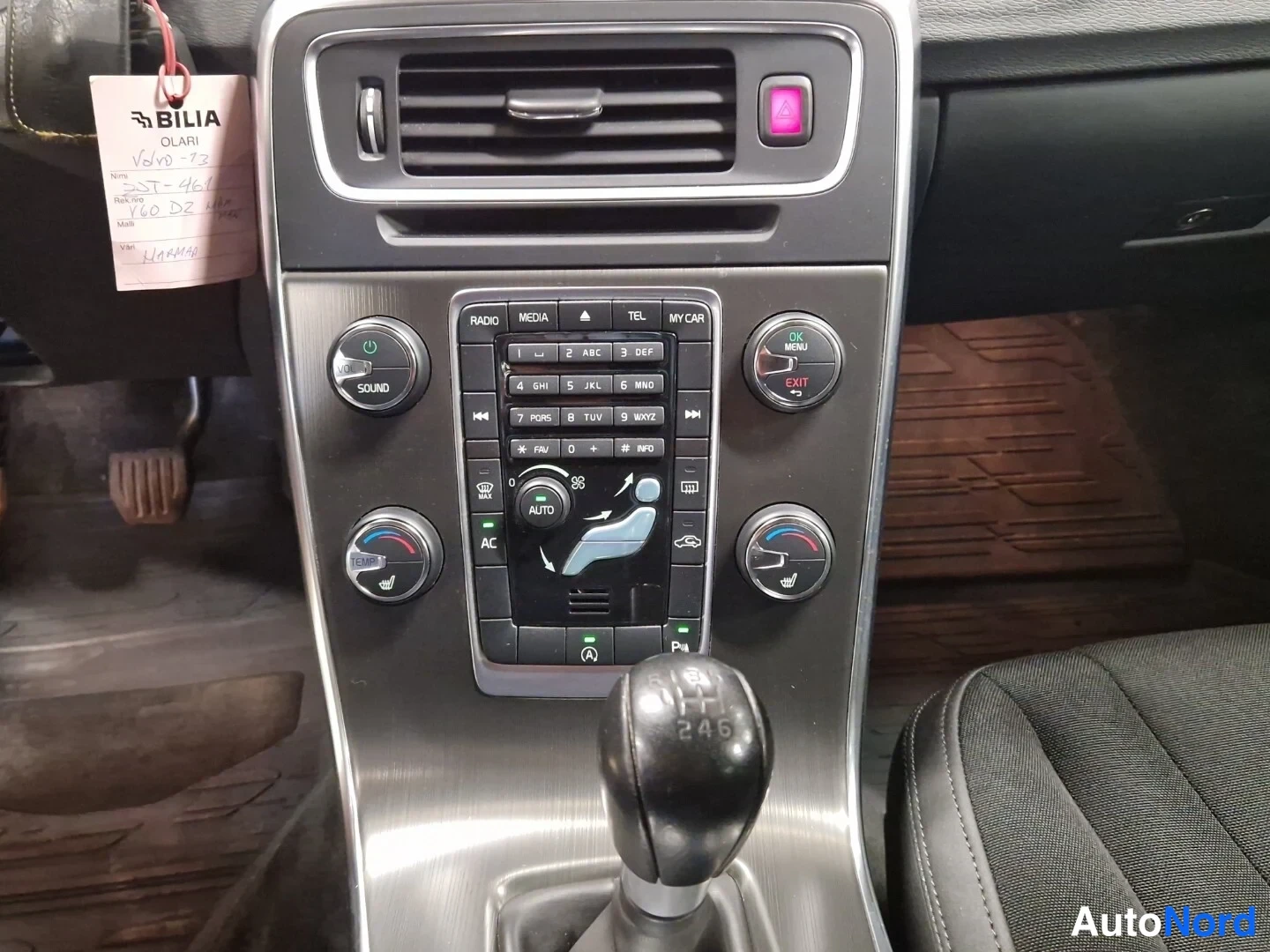 Svart Volvo V60 2014, detalj, bild 14