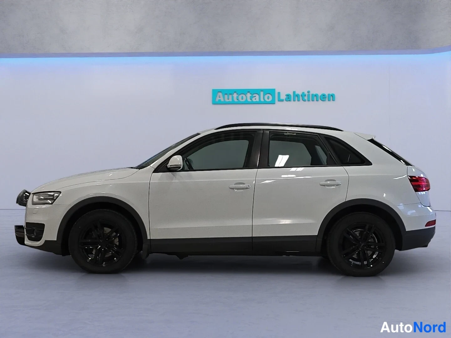 Valkoinen Audi Q3 2014, sivulta, kuva 4