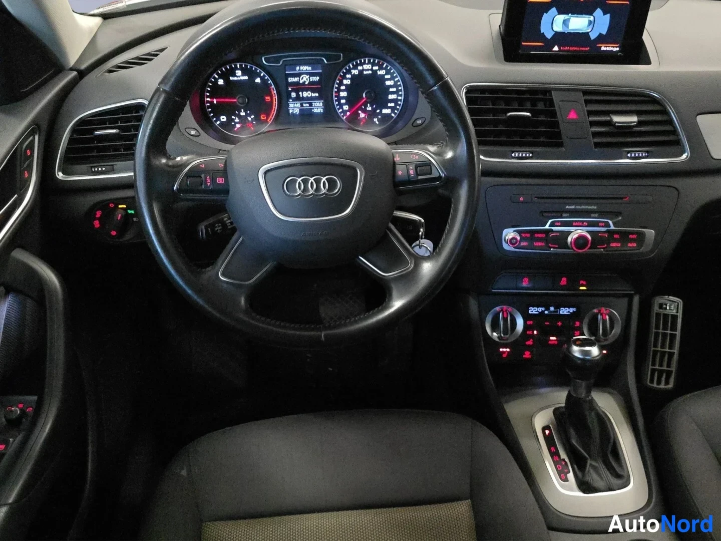 Valkoinen Audi Q3 2014, ohjaamo, kuva 10
