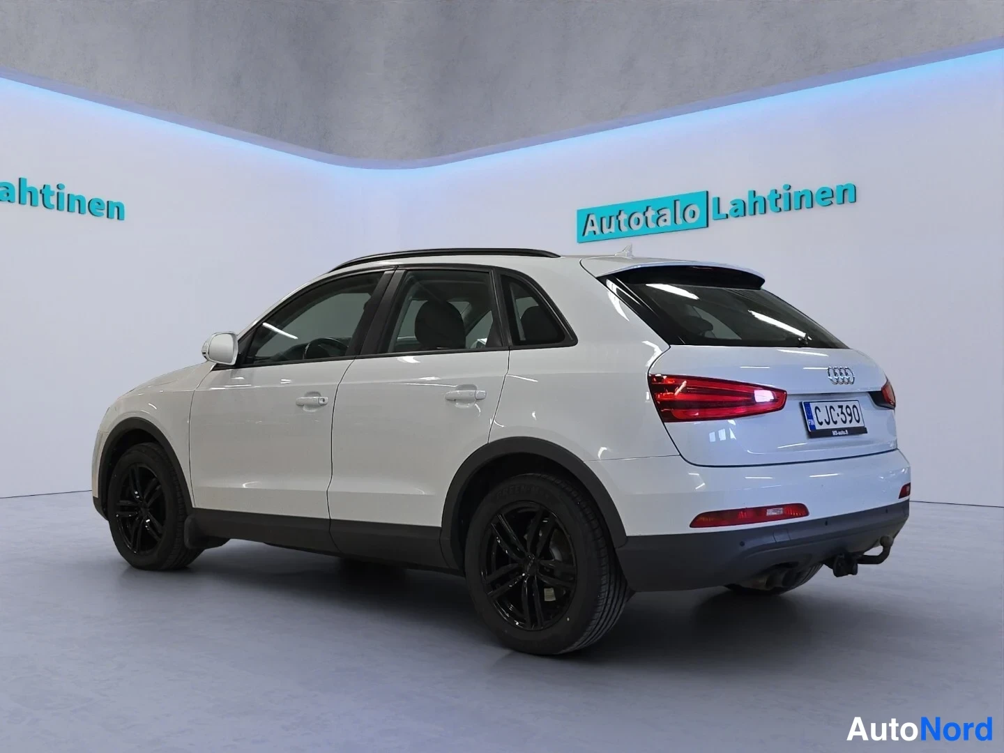 Valkoinen Audi Q3 2014, takaviisto, kuva 5