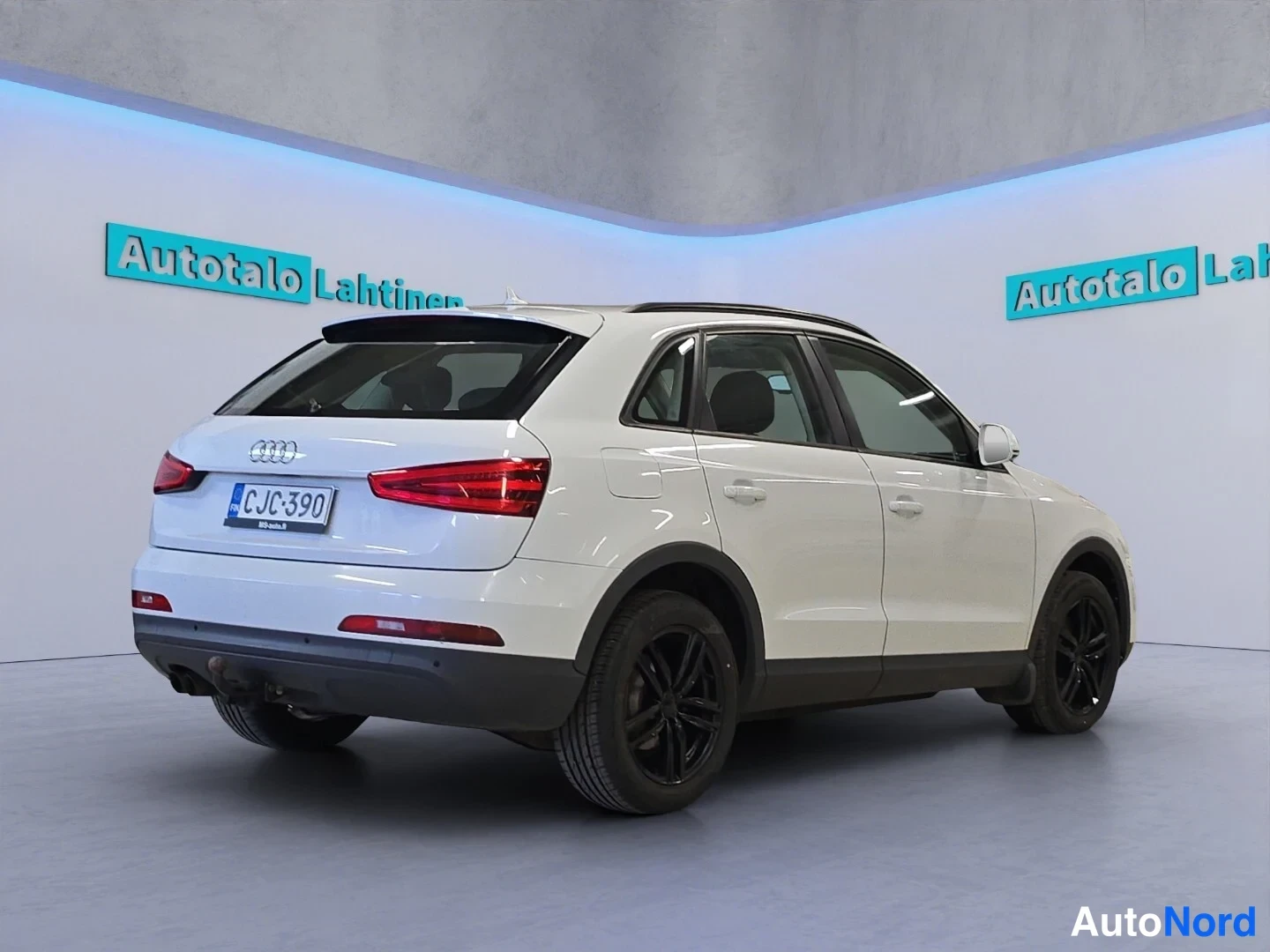 Valkoinen Audi Q3 2014, takaviisto, kuva 6
